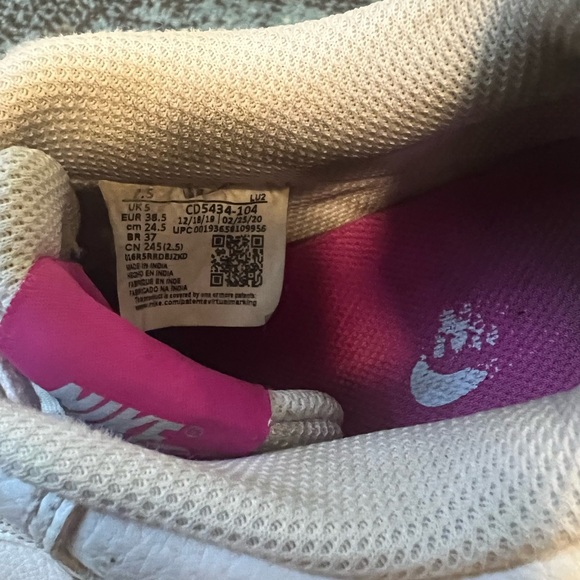 Nike shoes 7.5 - Picture 4 of 4